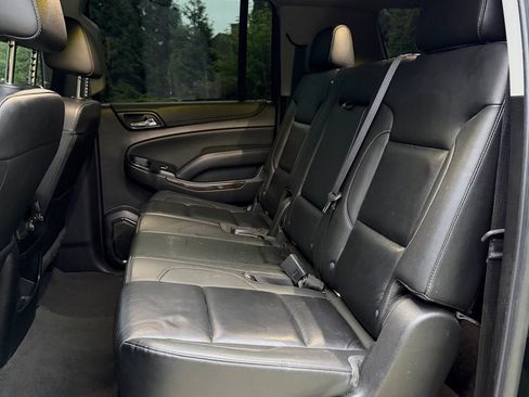 Used 2019 Chevrolet Suburban LT RWD image 16