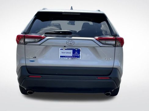 Used 2020 Toyota RAV4 XLE image 5