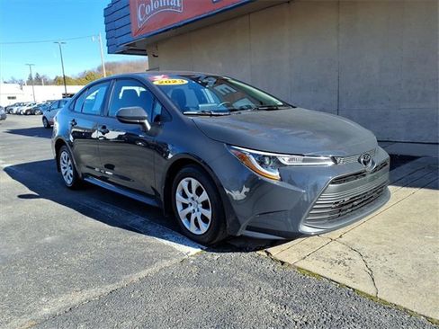 Used 2023 Toyota Corolla LE image 2