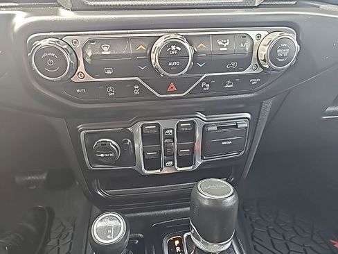Certified 2022 Jeep Gladiator Overland AWD/4WD image 26