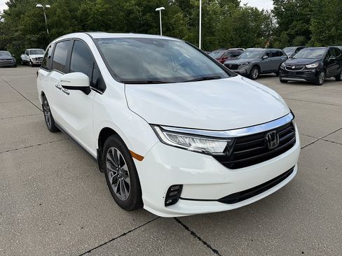 Used 2024 Honda Odyssey EX-L image 2