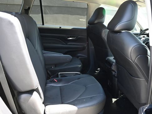 Used 2025 Toyota Grand Highlander XLE Sport Utility 4D image 14