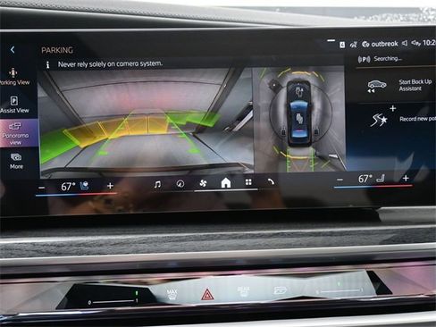 New 2025 BMW 750e xDrive w/ Premium Package image 7