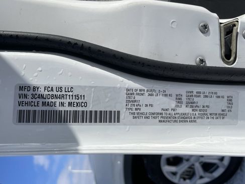 Used 2024 Jeep Compass Latitude image 40