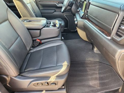 Used 2025 GMC Sierra 1500 SLT AWD/4WD image 14