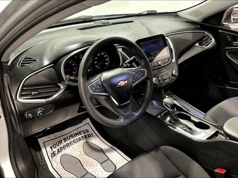 Used 2021 Chevrolet Malibu LS FWD image 17