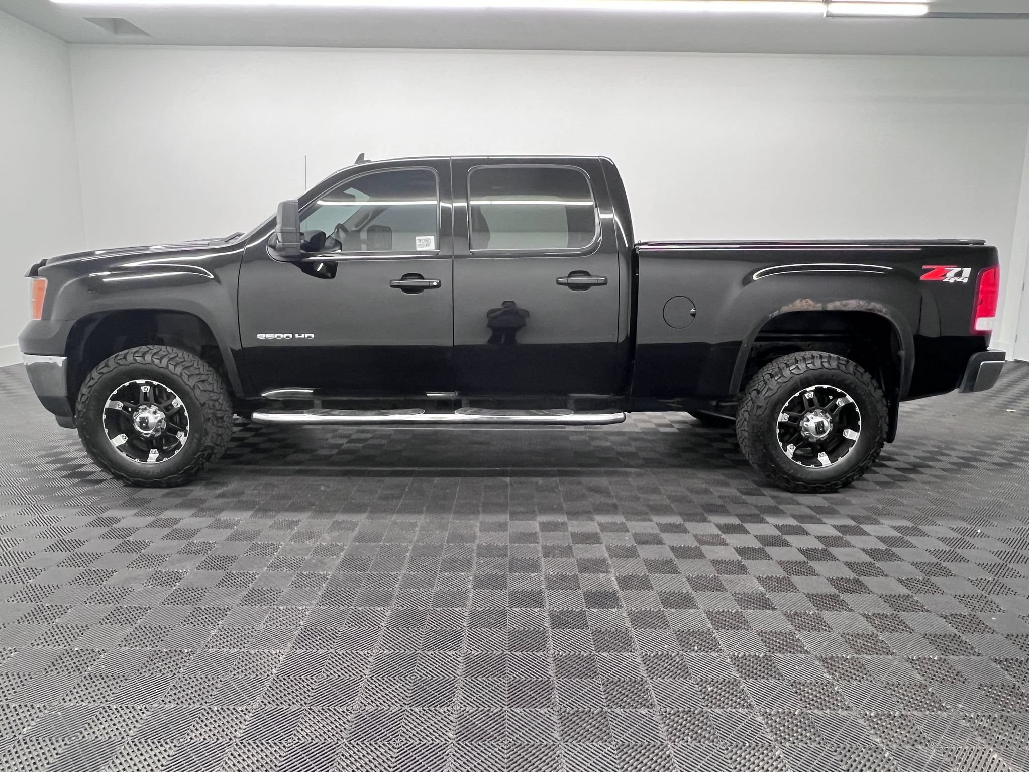 Used 2013 GMC Sierra 2500 SLT AWD/4WD image 2