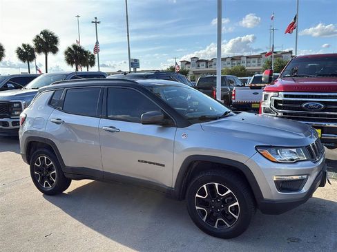 Used 2020 Jeep Compass Trailhawk AWD/4WD image 3