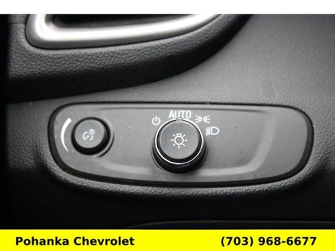 Used 2022 Chevrolet Trax LT w/ LT Convenience Package image 19