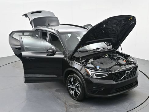 Used 2024 Volvo XC40 B5 Core AWD/4WD image 38