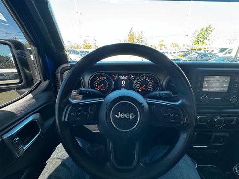 Used 2018 Jeep Wrangler Sport AWD/4WD image 12