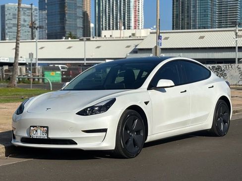 Used 2023 Tesla Model 3 Standard Range image 1