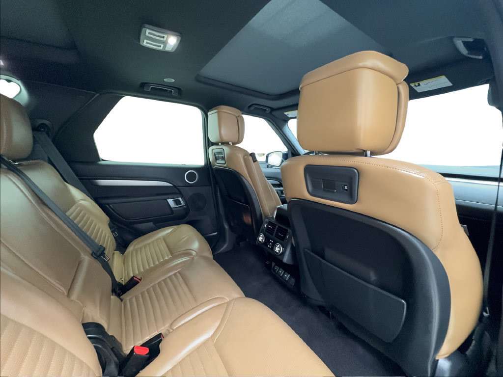 Used 2024 Land Rover Discovery Dynamic SE AWD/4WD image 30