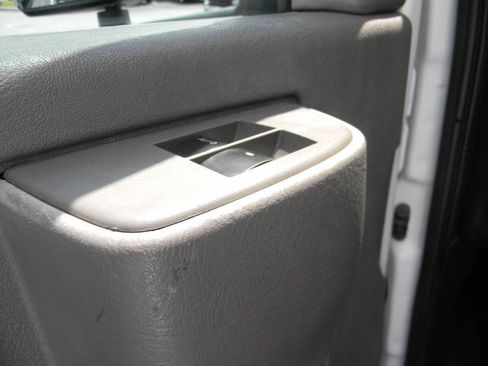 Used 2017 GMC Savana 3500 RWD image 5
