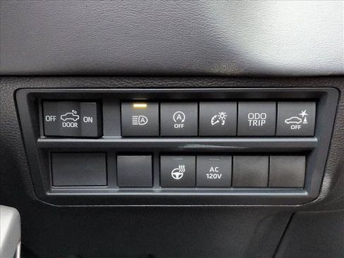 Used 2025 Toyota Tundra Platinum w/ TRD Off-Road Package AWD/4WD image 17