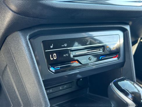 Certified 2022 Volkswagen Tiguan SE image 12