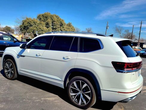 Used 2024 Volkswagen Atlas SEL Premium R-Line image 2