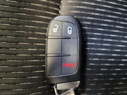 Used 2019 Dodge Journey SE image 32