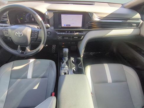 Used 2025 Toyota Camry SE w/ Convenience Package FWD image 10