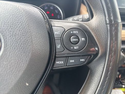 Used 2020 Toyota RAV4 LE image 13