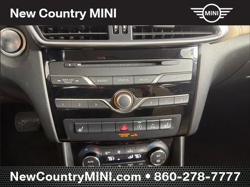 Used 2018 INFINITI QX30 Premium w/ Navigation Package image 24