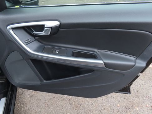 Used 2018 Volvo S60 T5 Inscription image 22