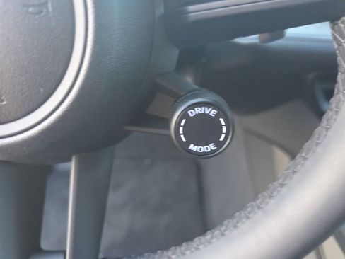 Certified 2025 Porsche Cayenne Base image 37