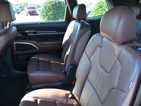 Used 2023 Kia Telluride EX w/ EX Captain's Chair Package image 13