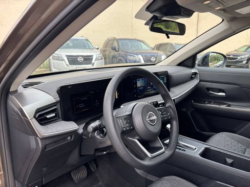 Used 2026 Nissan Kicks SV FWD image 33