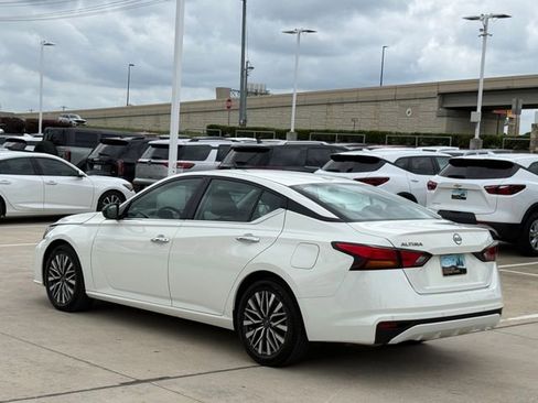 Used 2025 Nissan Altima 2.5 SV FWD image 4