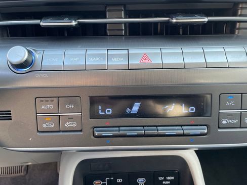 Used 2025 Hyundai Kona SEL FWD image 12