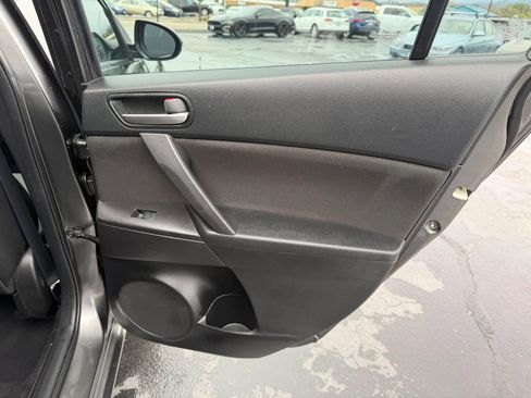 Used 2013 MAZDA MAZDA3 i Touring FWD image 16