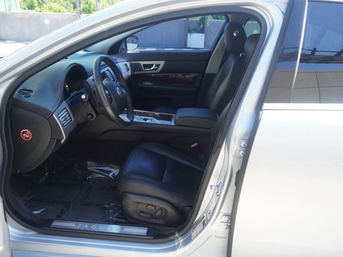 Used 2011 Jaguar XF Premium RWD image 34