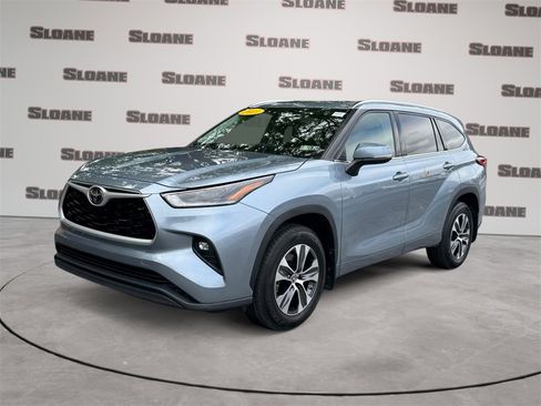 Used 2021 Toyota Highlander XLE image 1