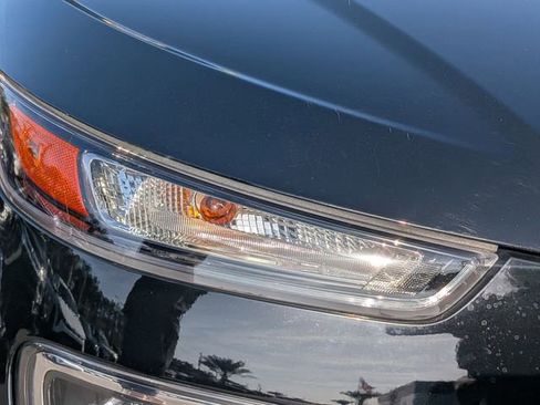 Used 2023 Hyundai Venue SEL FWD image 9