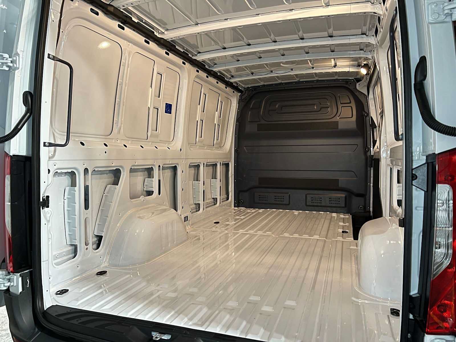 Used 2025 Mercedes-Benz Sprinter 2500 image 19
