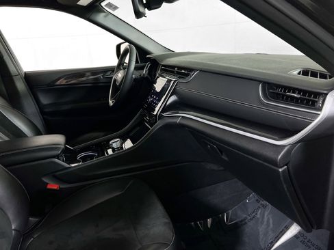 Used 2023 Jeep Grand Cherokee Altitude image 28