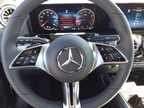 Used 2025 Mercedes-Benz GLA 250 4MATIC image 14