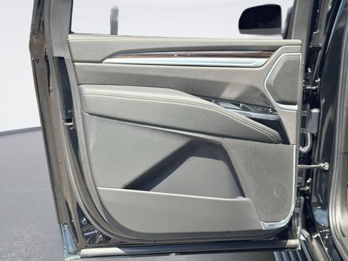 Certified 2026 Cadillac Escalade ESV Luxury RWD image 25