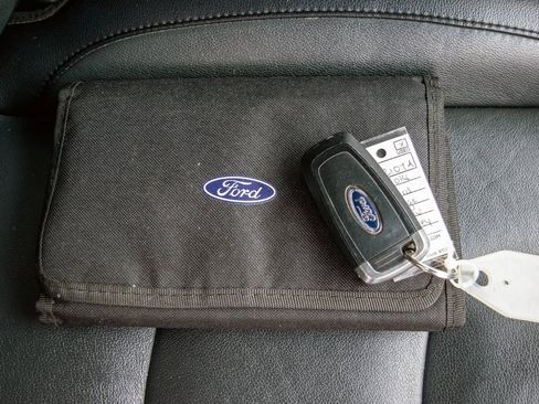 Used 2018 Ford Edge Titanium image 40