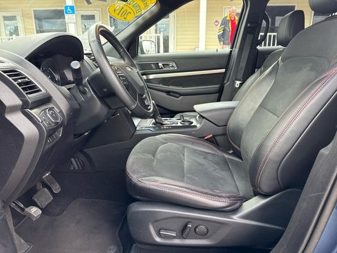 Used 2019 Ford Explorer XLT w/ Equipment Group 202A FWD image 29