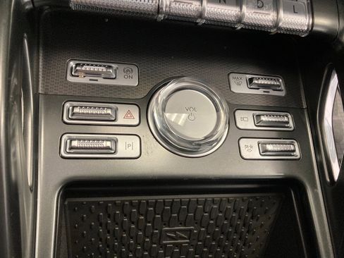 Used 2026 Lincoln Nautilus Premier AWD/4WD image 26