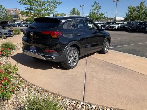 Used 2022 Buick Encore GX Essence w/ Experience Buick Package FWD image 4