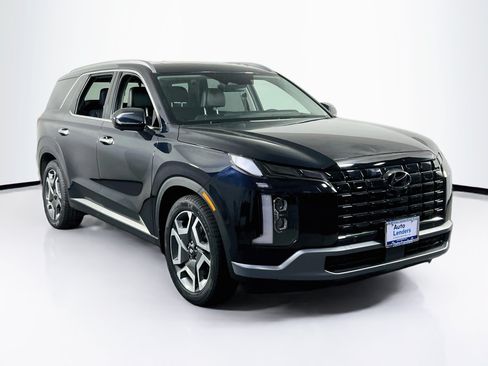 Used 2023 Hyundai Palisade Limited w/ Winter Package AWD/4WD image 3