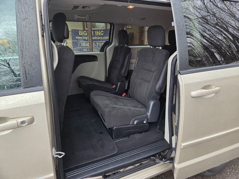 Used 2016 Dodge Grand Caravan SXT w/ Rear Park Assist Package FWD image 36
