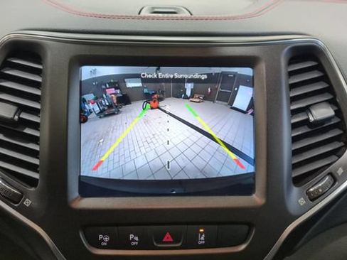 Used 2021 Jeep Cherokee Trailhawk w/ Sun, Sound & Nav Group AWD/4WD image 12