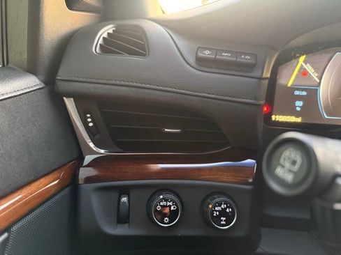 Used 2015 Cadillac Escalade Premium image 24