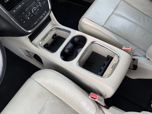 Used 2015 Chrysler Town & Country Limited FWD image 25
