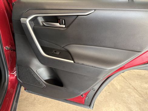 Used 2025 Toyota RAV4 XLE FWD image 32