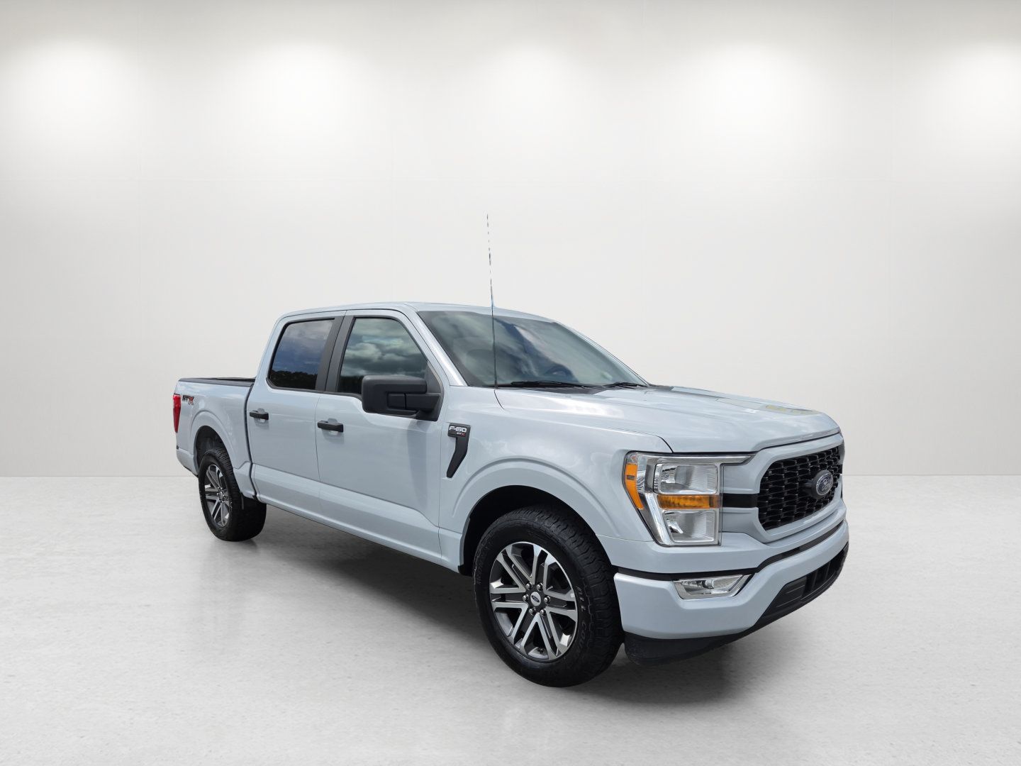 Used 2021 Ford F150 XL w/ STX Appearance Package RWD image 3
